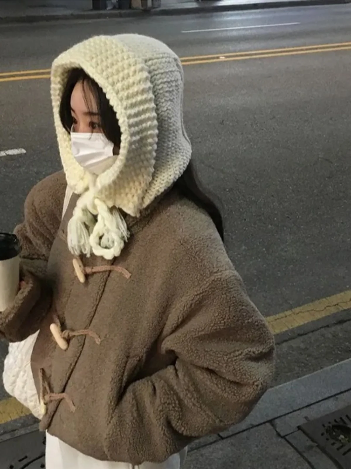 معطف شتوي أنيق للنساء بأزرار على شكل قرون، ملابس خارجية ناعمة بتصميم حليبي، مقاس صغير، أسلوب عصري للتنقل اليومي