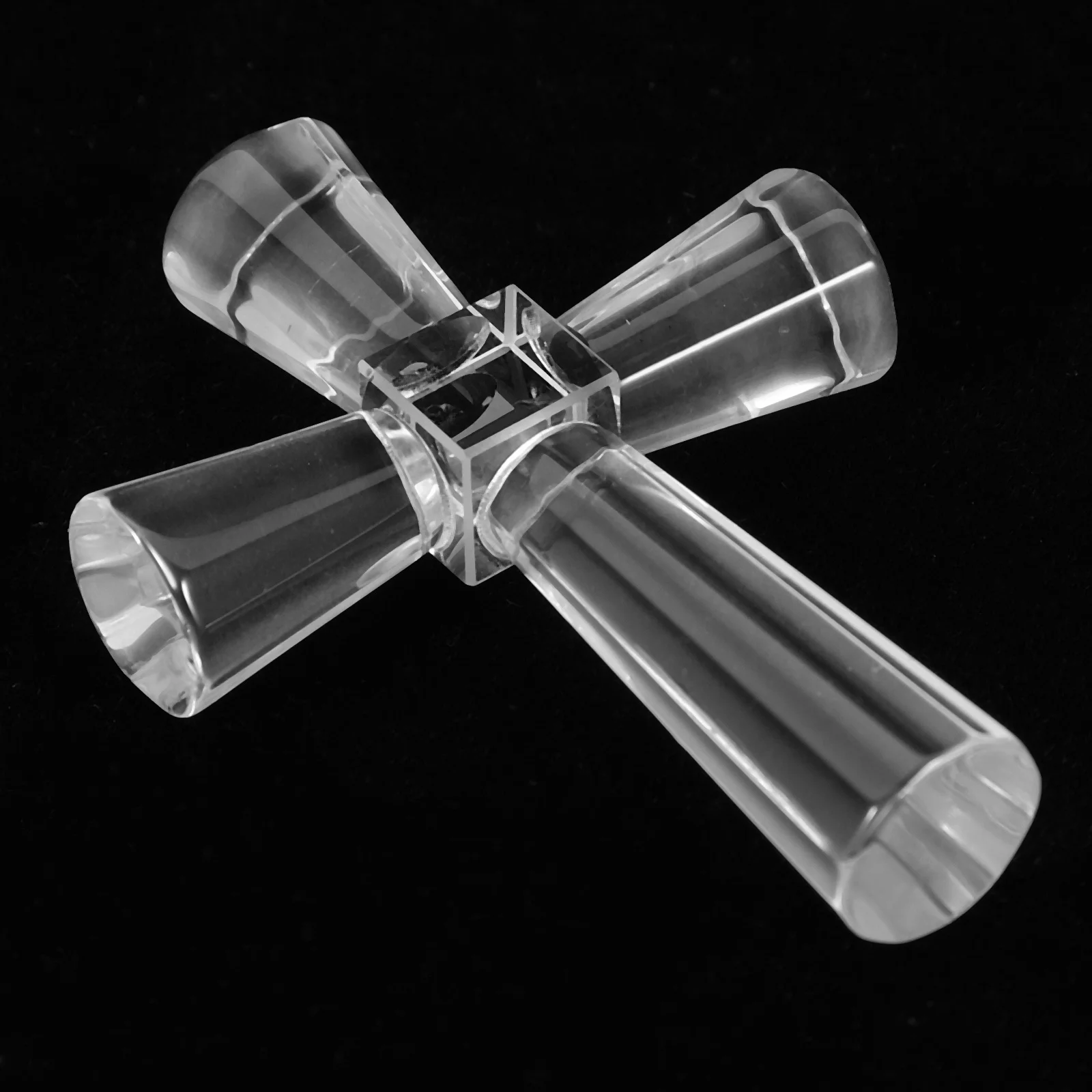 

Crystal Compact Lightweight Religious Decor Smooth Round Edge Holy Crystal Cross For Desk Home Decor Cross Shaped Adornment