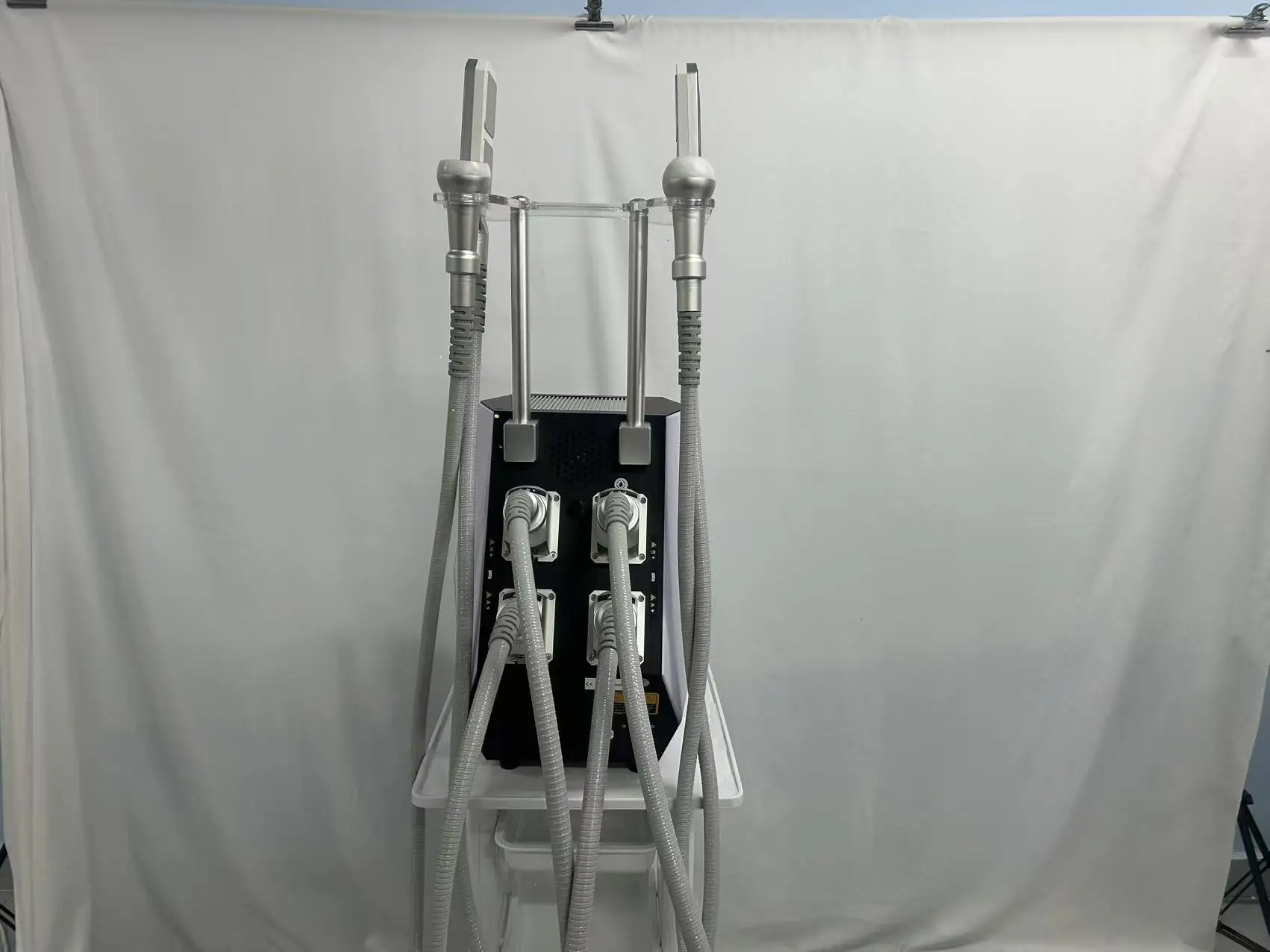 Máquina profesional efectiva avanzada para esculpir el cuerpo con dos cabezales redondos y dos placas de congelación para reafirmar la piel y bajar de peso