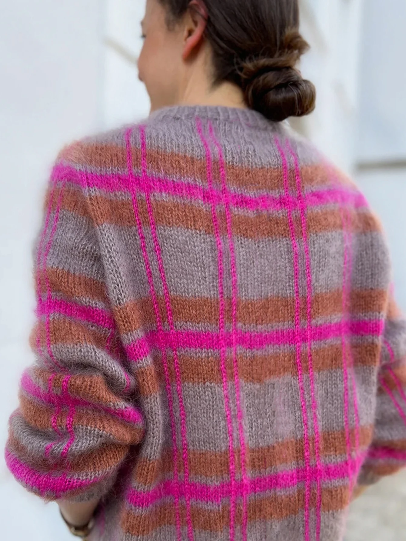 Autumn and Winter New Niche Knit Cardigan for Women, Designed with a Lazy Style, Purple Striped Pattern, Straight Round Neck Design Pullover, Casual and Elegant Autumn and Winter Top, Basic Versatile Style for Urban Commuting, Stylish and Casual Vacation Style, Designer Pattern Niche Knit Cardigan, New Year'S, Valentine's Day, Christmas Holiday Clothing, Instagram Style Clothing, Commonly Purchased by Koreans, Date Gift, Women's Clothing