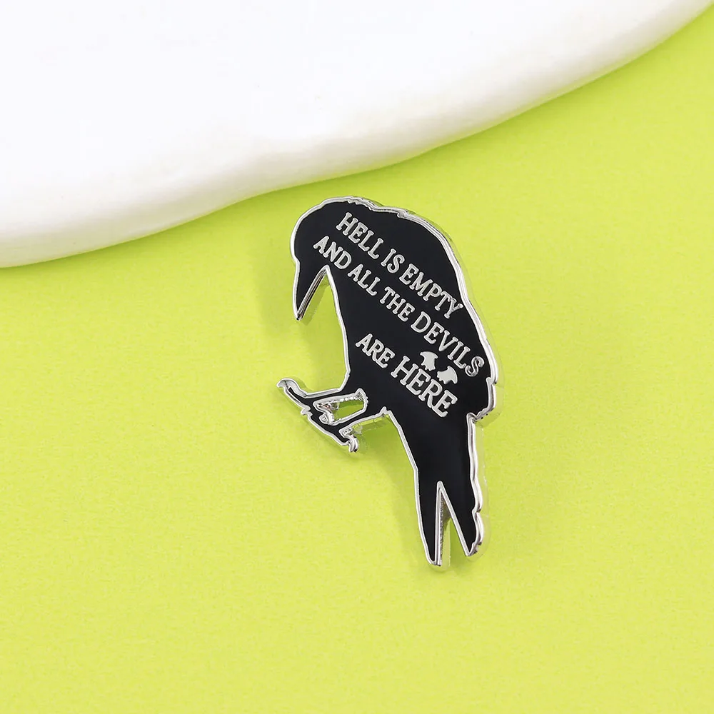 Raben-Silhouette Emaille-Pin „Der Himmel ist leer und alle Teufel sind hier“ Zitat Anstecknadel Gotisches Raben-Abzeichen für Rucksack und Kleidung – Detail 11