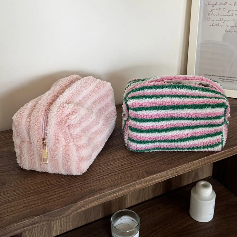 Bolsa de maquillaje de felpa de Material suave, estilo de embrague, organizador portátil de diseño bonito, estuche para lápices con función de almacenamiento de alta capacidad
