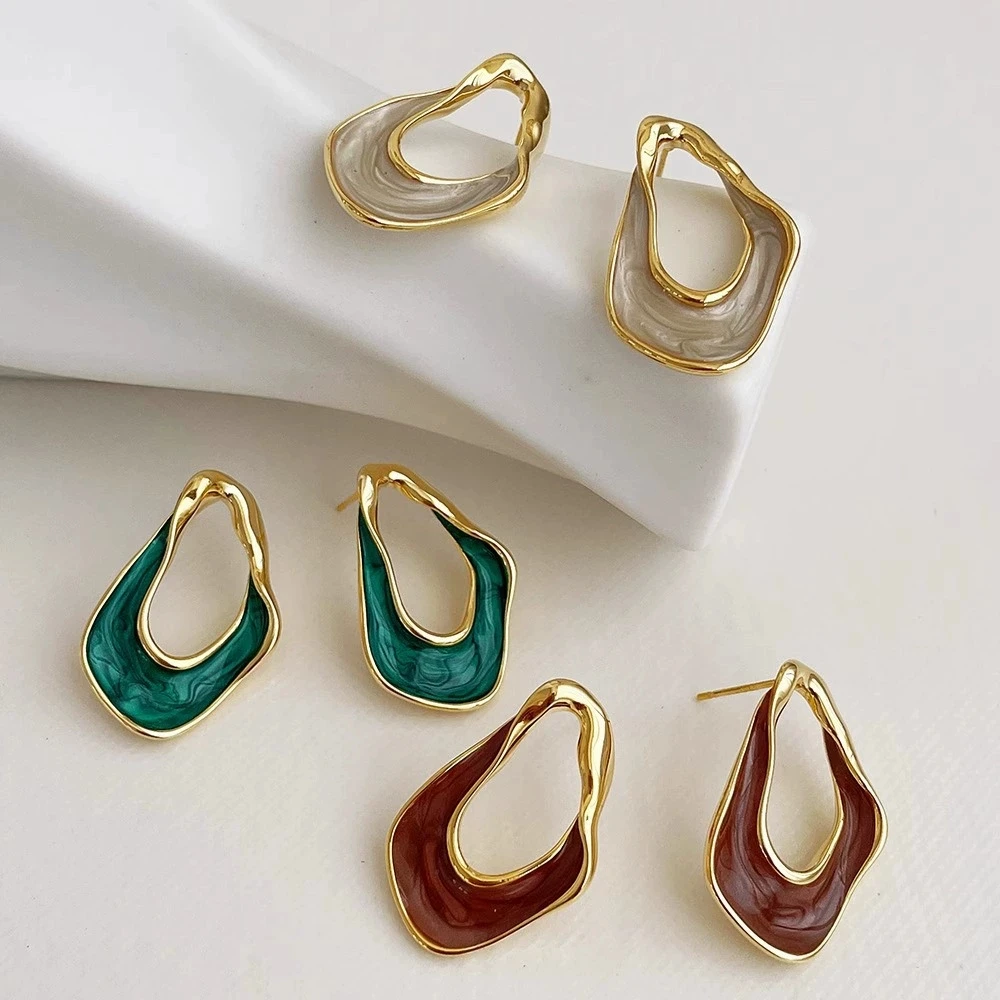 Hollow Irregular Oval Metal Drop Earrings Green White Red Enamel Oil Geometric Twist Dangle Earrings Simple Jewelry for Women