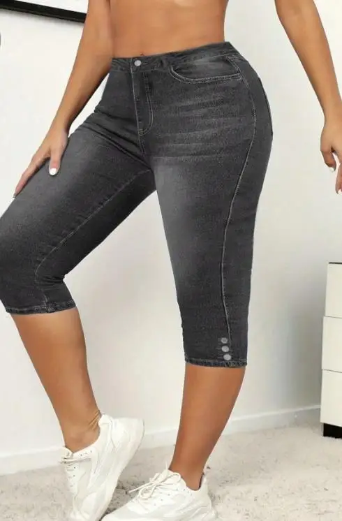 2026 سروال تنحيف كاجوال بالإضافة إلى زر من قماش الدنيم المرن بخمسة أرباع للجينز النسائي