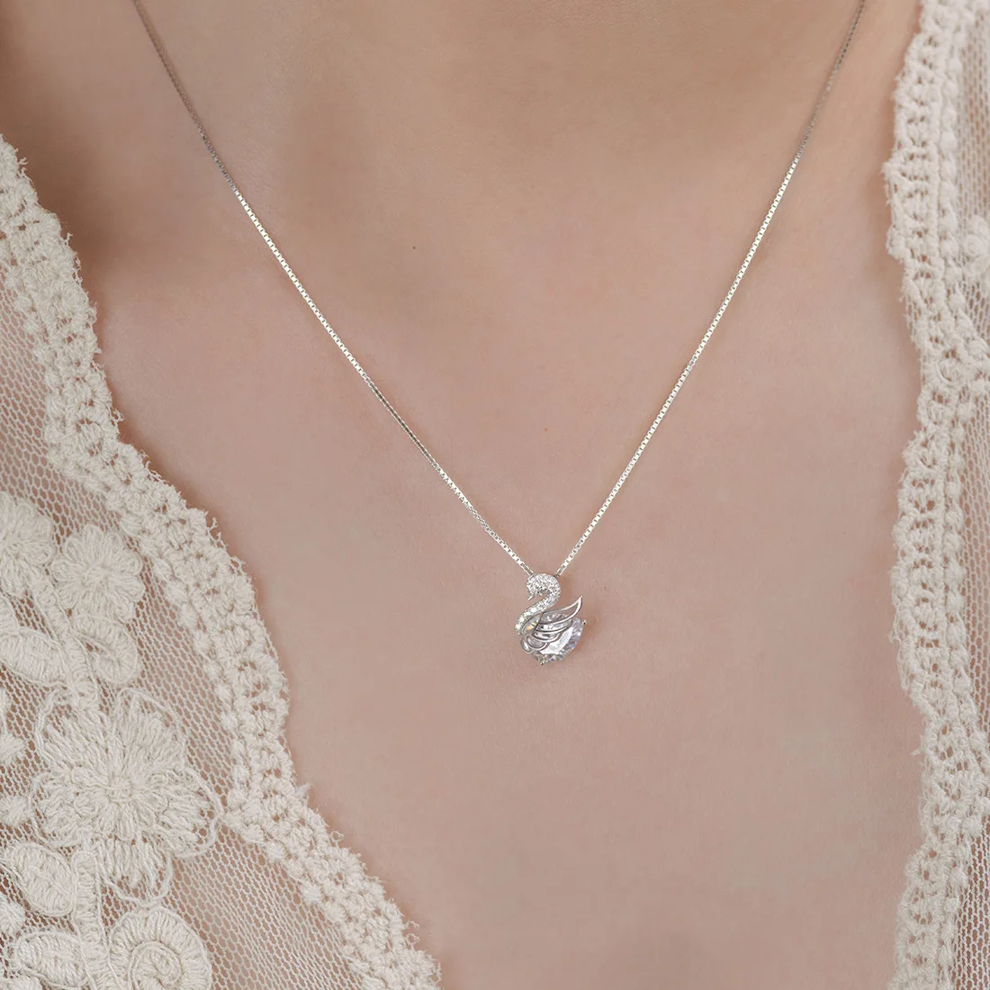 Fashion Rhinestone Swan Bird Pendant Necklace For Women Elegant Zircon Swan Choker Chain Office Party Jewelry Lady Friend Gifts image 3