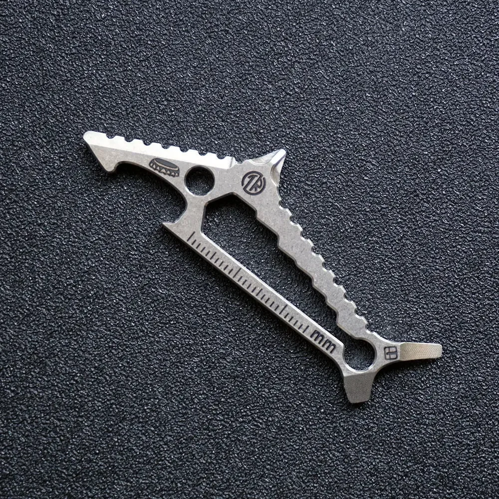Titanium Alloy Buckle Keychain Multifunctional EDC Tool Kit With Screwdriver Bottle Opener for Camping Hiking Outdoor Tools