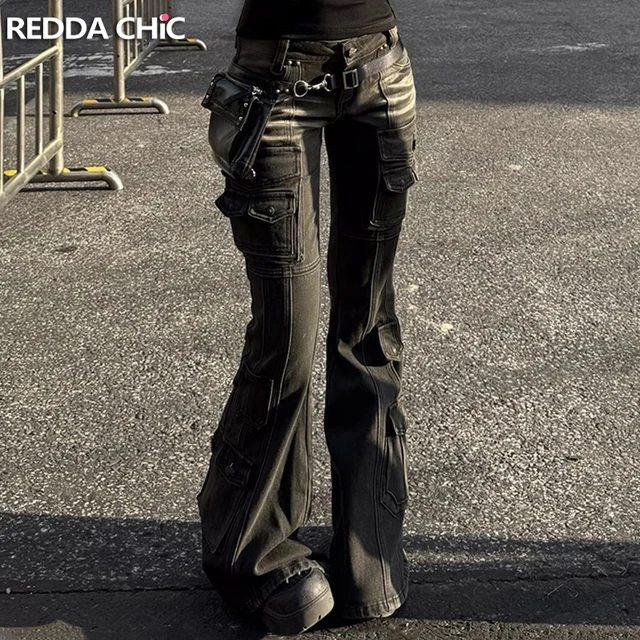 REDDACHiC Czarne Dżinsy Cargo z Niskim Stanem w Stylu Lat 2000, Postarzane z Efektem Uszczuplenia, Wielokieszeniowe, Elastyczne Spodnie Bootcut Damskie Retro Grunge Streetwear