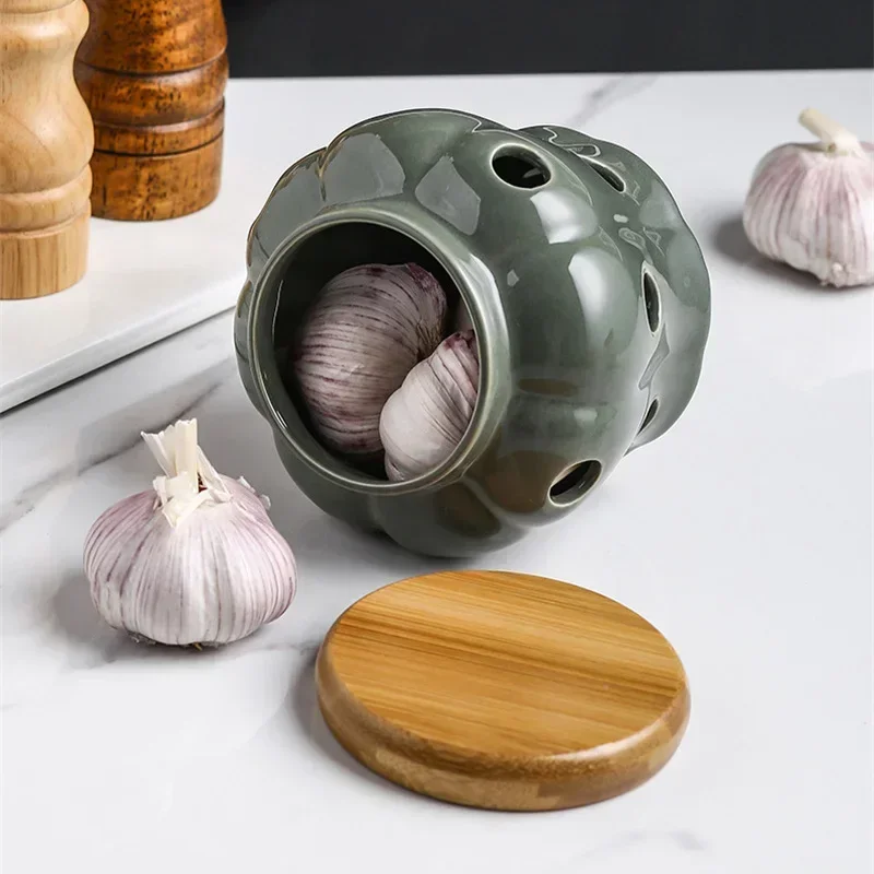 Hollow Openwork Ceramic Garlic Storage Jar with Lid Pumpkin Shape Garlic Head Ginger Chili Pepper Storage Jars Candle Lampshade