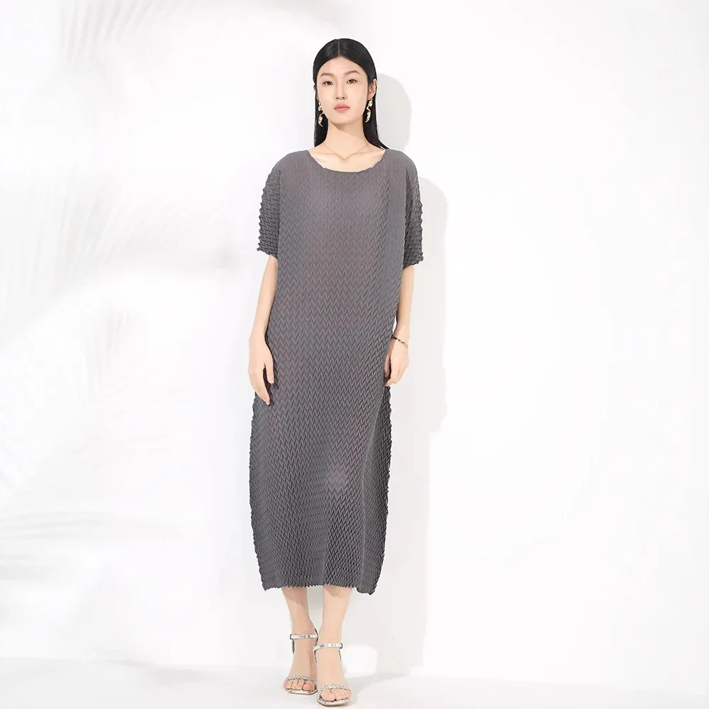 

Miyakaya Style Pleated Dress Women 2025 New Solid Color Round Neck Short Sleeve V-shaped Pleated Loose Large Size Pleated Skirt