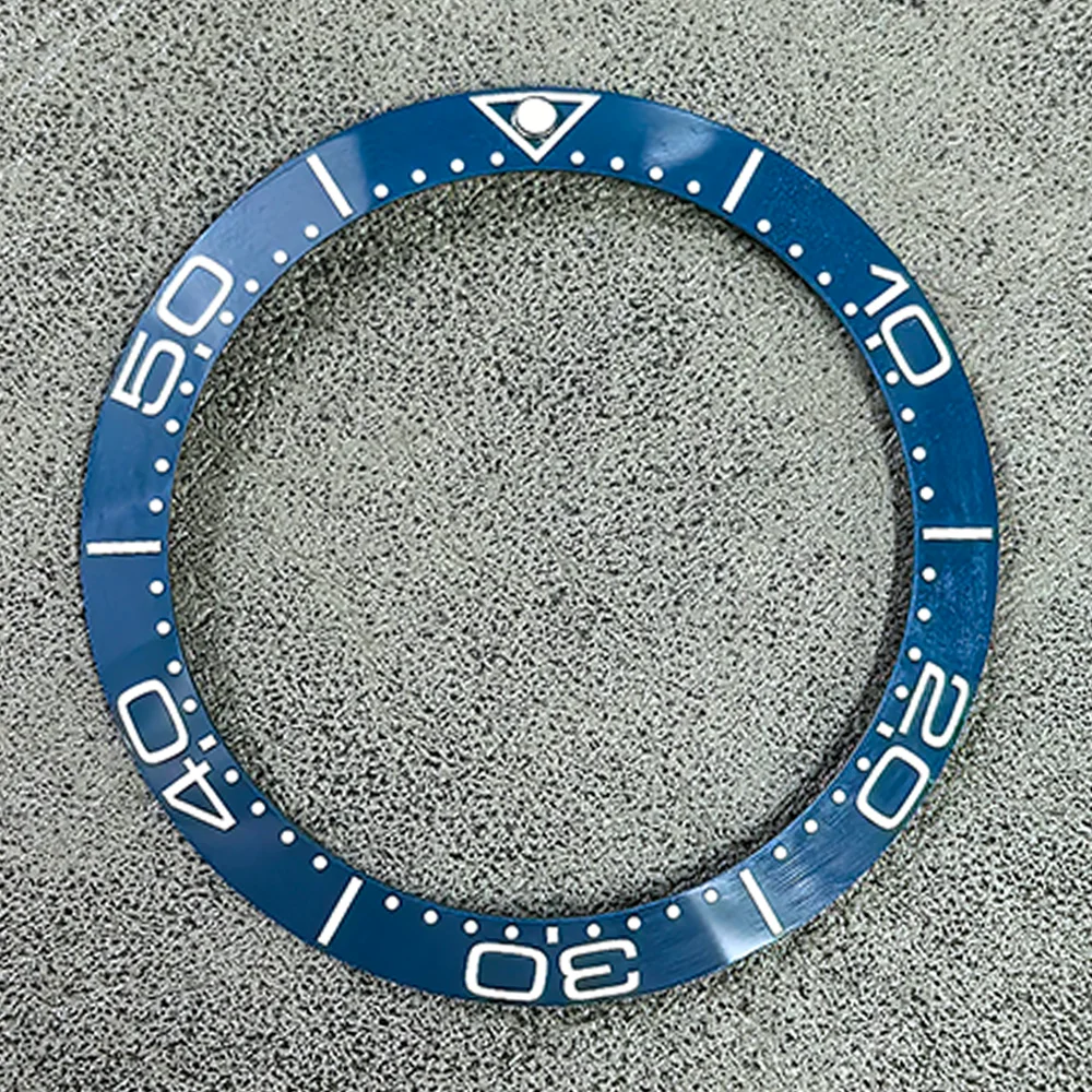 سلسلة ساعات الغوص 38 ملم إطار سيكو المعدل NH35 مرصع باللون الأخضر المضيء 38 ملم مع إطار سيراميك