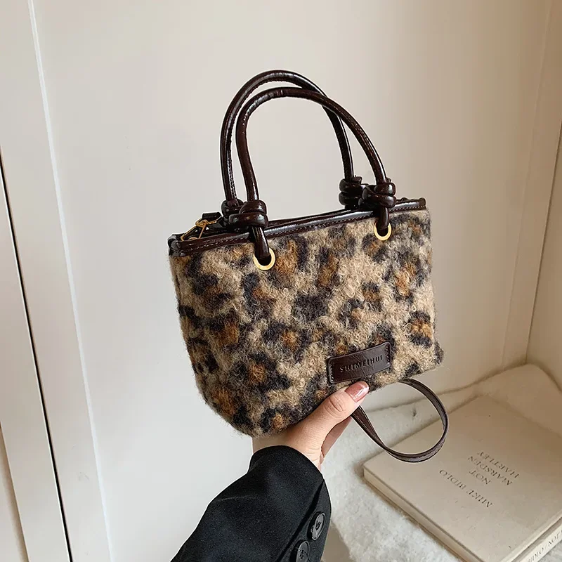 Autumn and Winter New Korean Version Plaid Bucket Bag Niche Design Handbag Foreign Style Fluff Leopard Print Bag