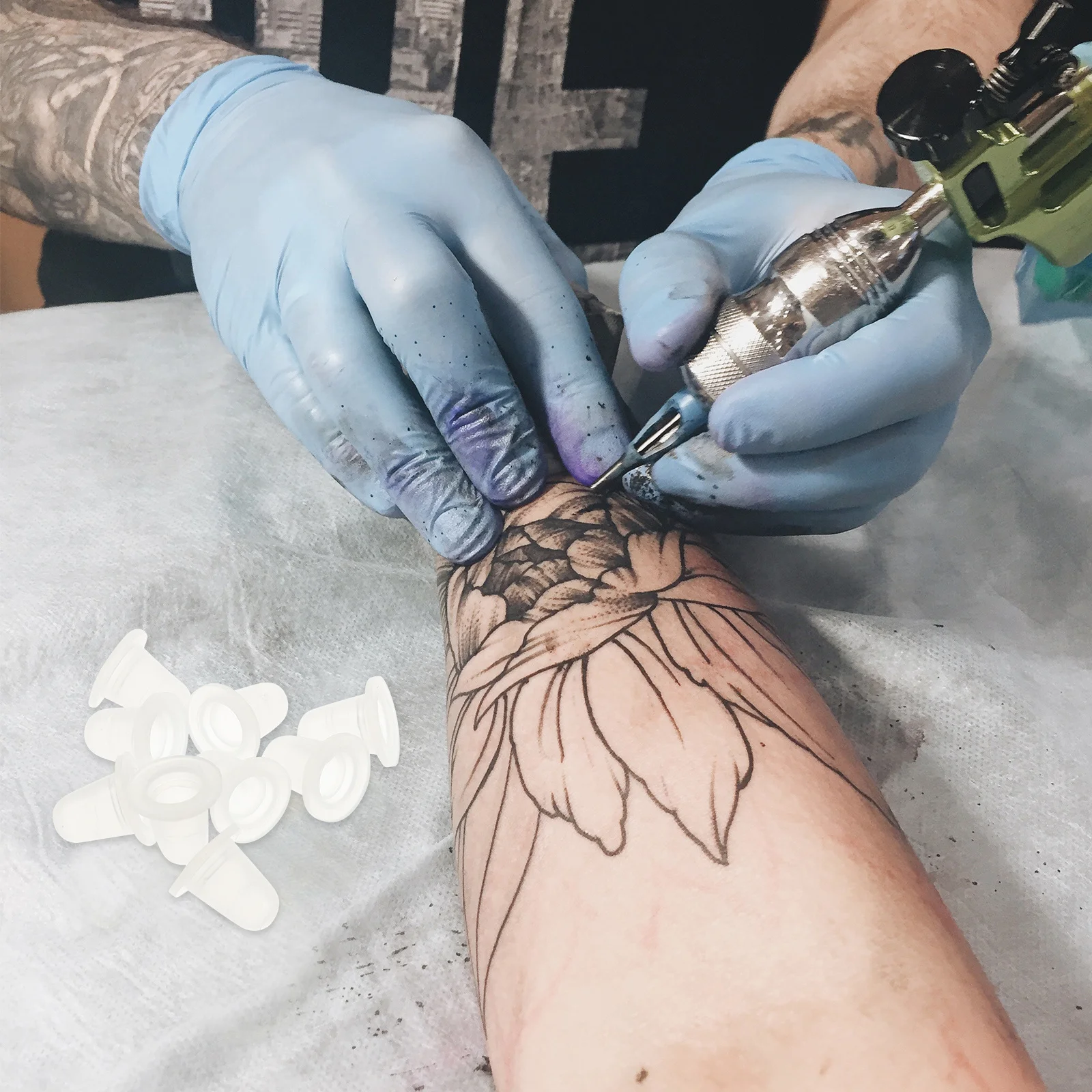 

200pcs Pigment Shaped Tattoo Ink Kit Ink Containers Reusable Kit For Supplies Kits Artists Pigment Cups Supplies