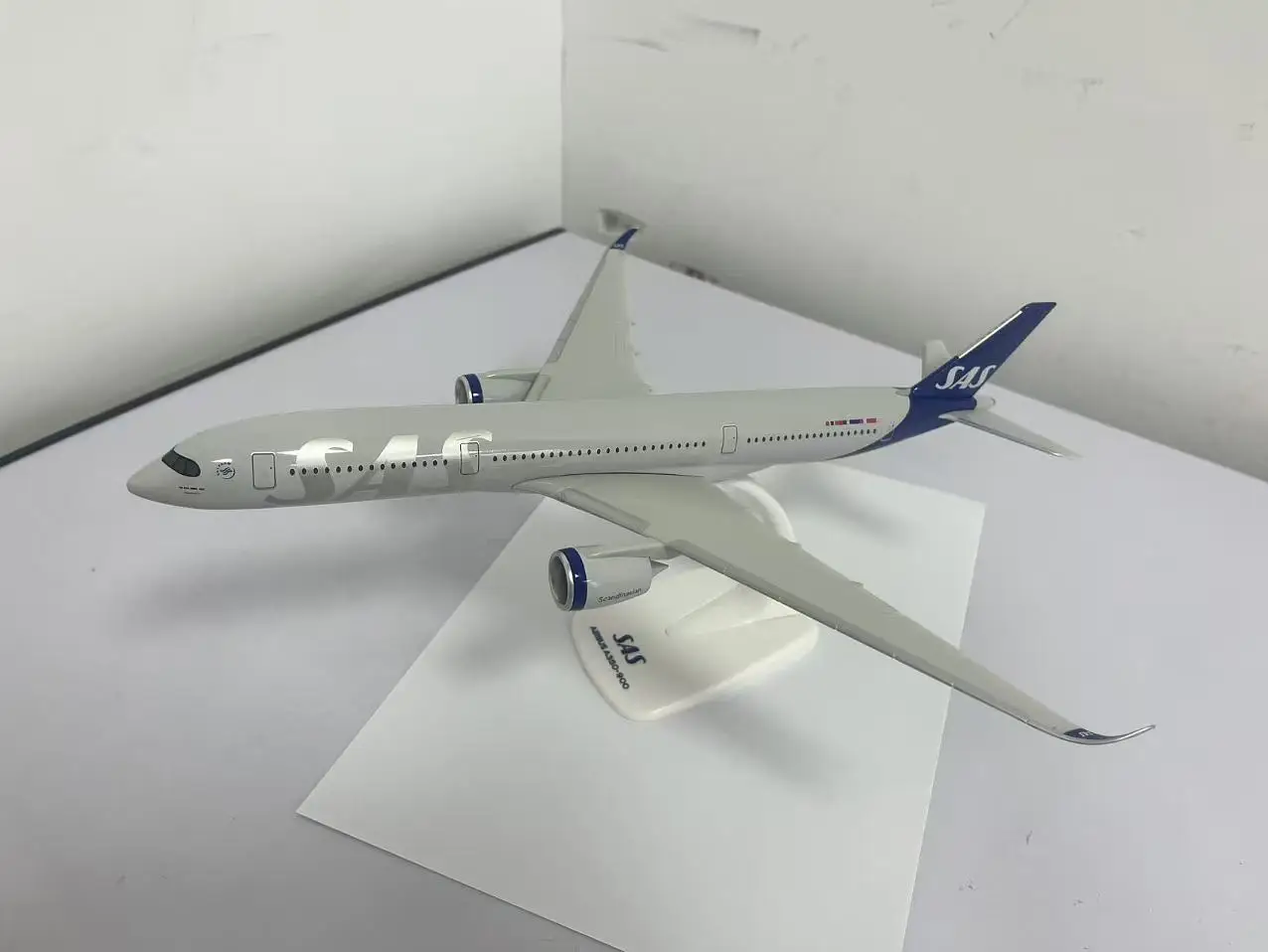 33 CM A350-900 Scandinavische SAS Airlines Model Vliegtuig 1/200 Schaal Vliegtuigen ABS Plastic Vliegtuig Verzameld Gift Door Luchtvaart