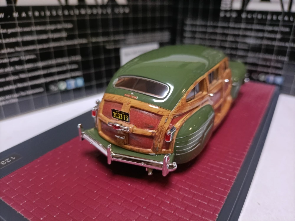 Matrix 1:43 Chrysler Town & Country Wagon 1942 Vintage Car Simulation Limited Edition Resin Metal Static Car Model Toy Gift