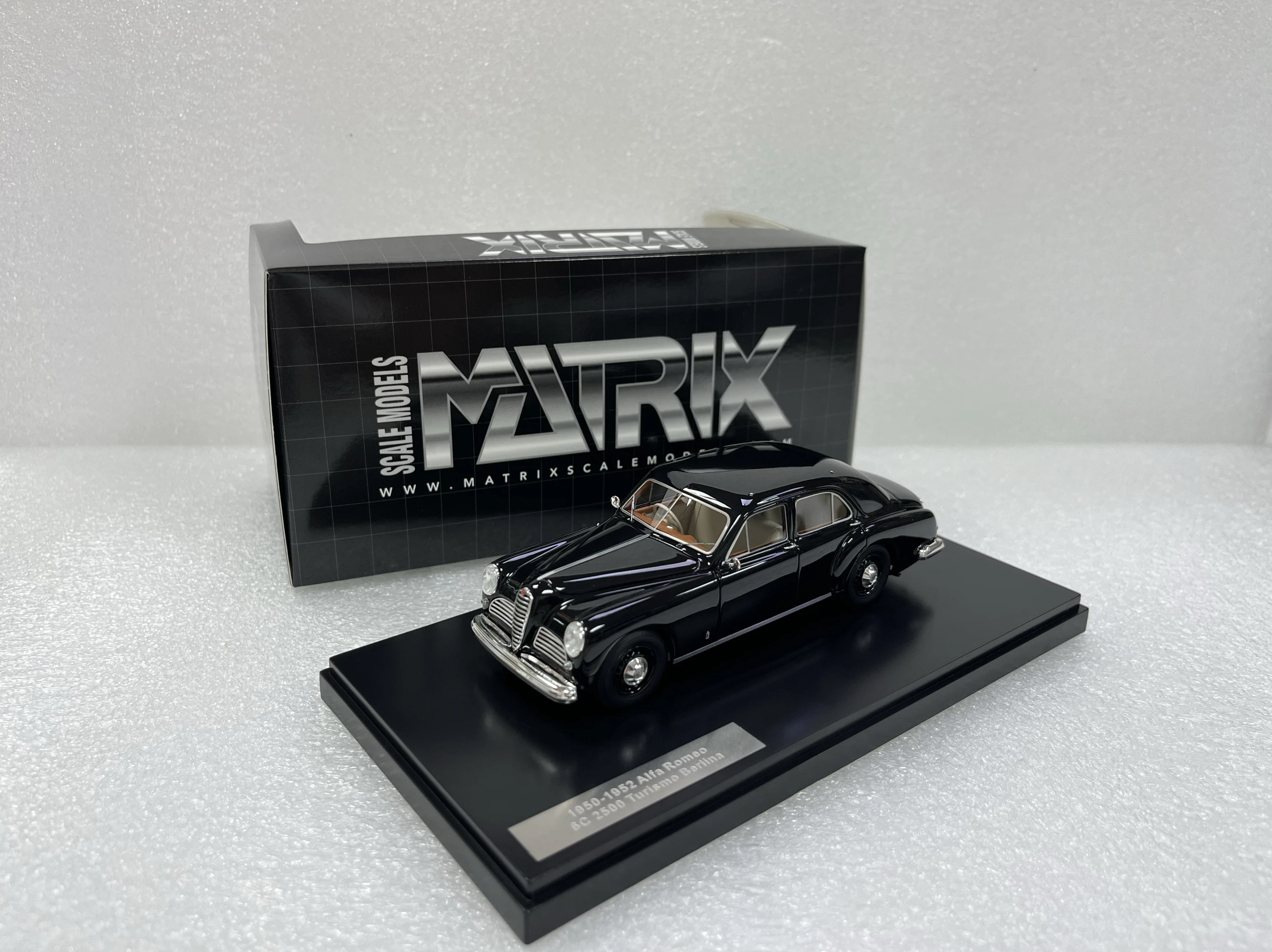 

Matrix 1:43 Alfa 6C 2500 Vintage Car Simulation Limited Edition Resin Metal Static Car Model Toy Gift