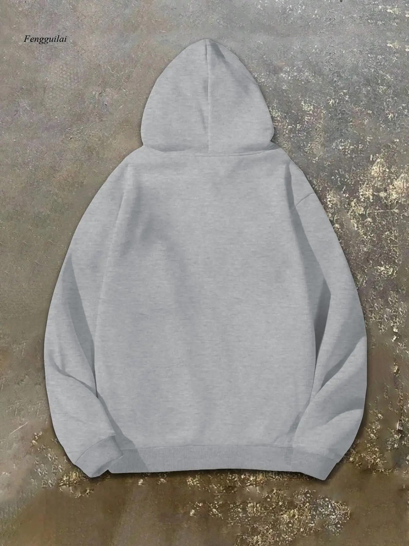 "جولف العقل" هو الشيء المفضل الثاني. سترة نسائية كبيرة الحجم بغطاء للرأس.