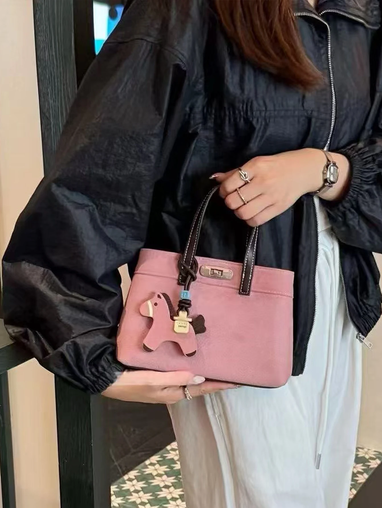 

Новая дизайнерская сумка-кроссбоди 2026 года: вместительная, модная, для повседневного использования, для зрелых покупателей