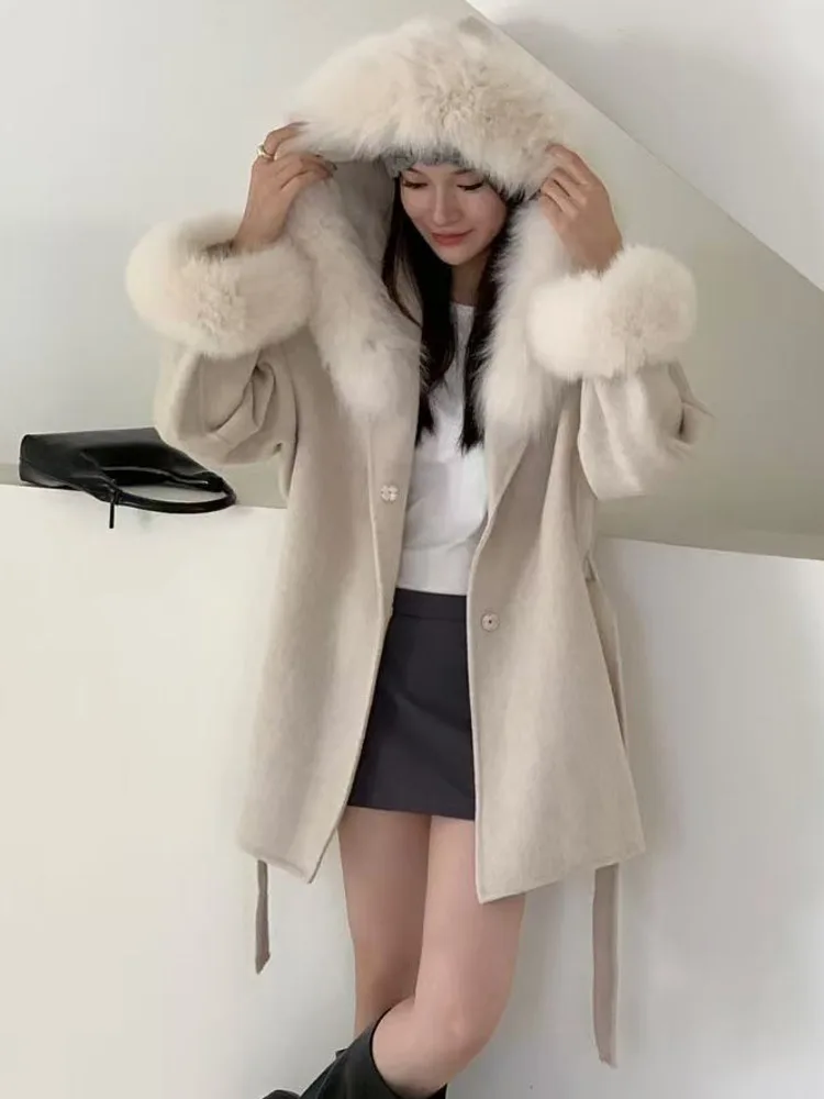 DFDG 2025 AW المرأة قصيرة مزدوجة الوجه الصوف معطف مقنع للإزالة الثعلب الفراء طوق الحد الأدنى مصمم نمط وصول معطف