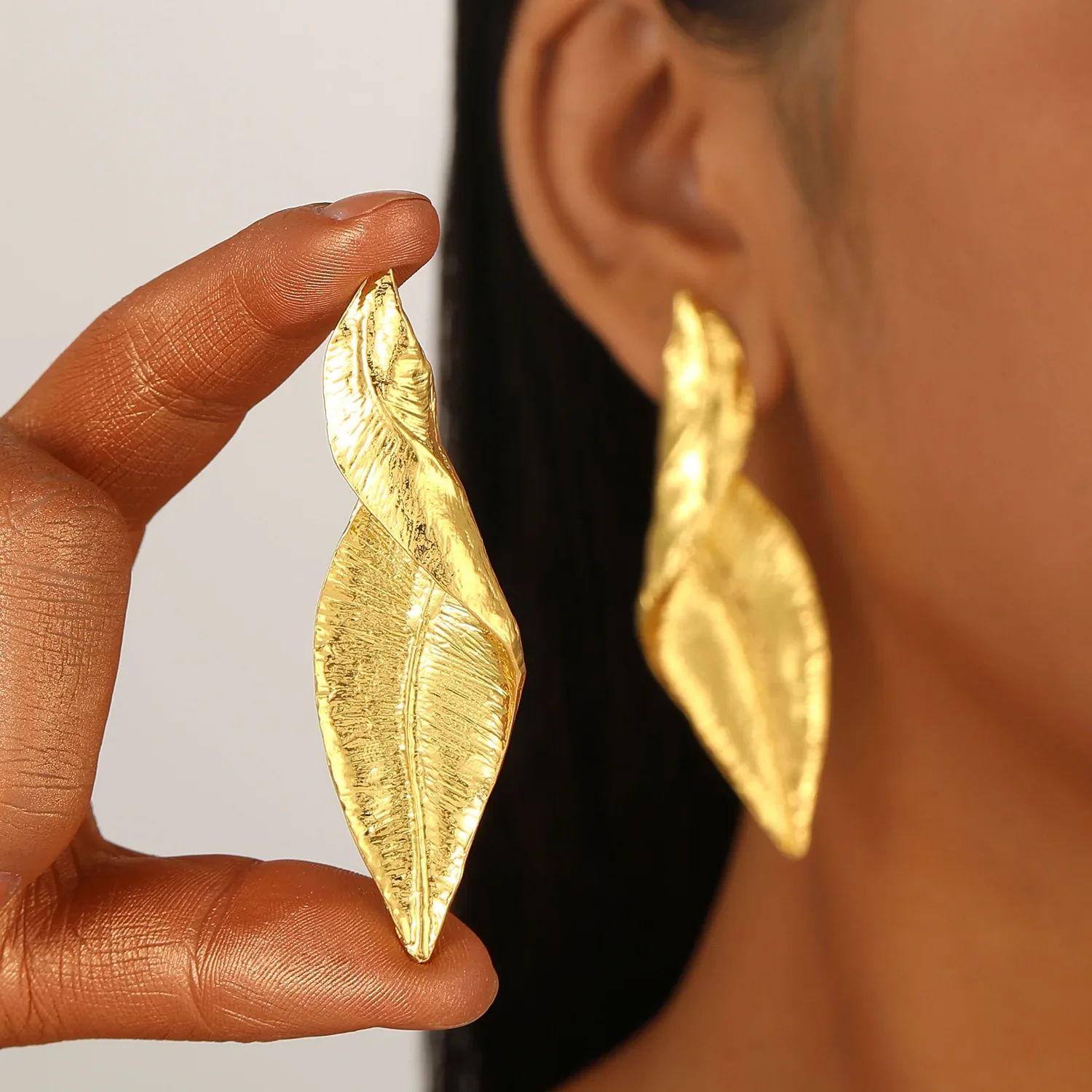 

Vintage Gold Color Irregularity Metal Leaf Long Earrings for Women Exaggerate Fashionable Accessories Party Jewelry Gifts