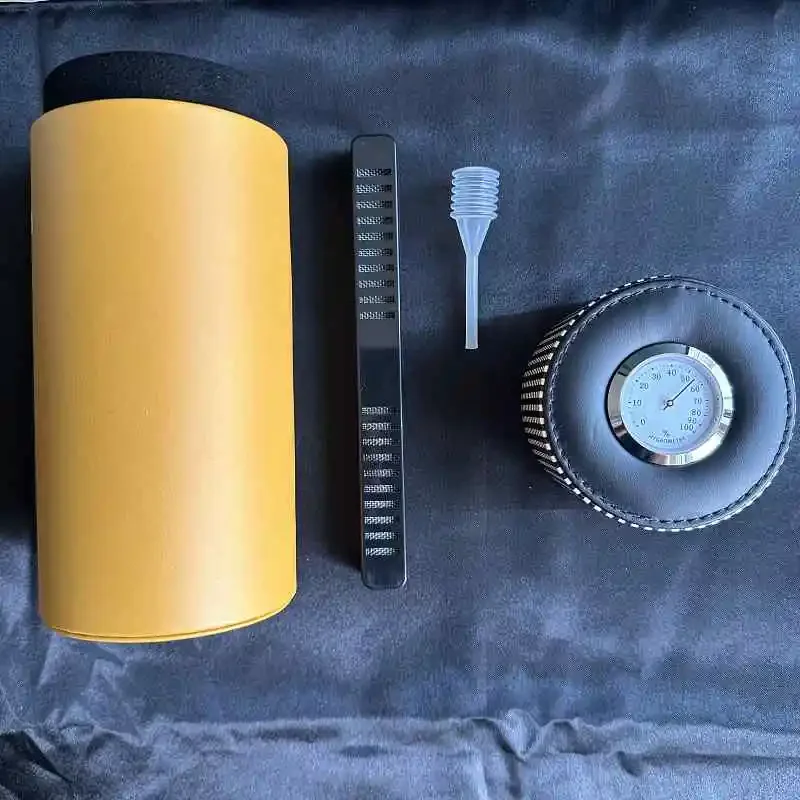 

Leather Travel Humidor Cigar Box Cedar Wood Portable Cigar Case Humidifier Hygrometer Box Cigar Accessories Fit 5 Cigars 17