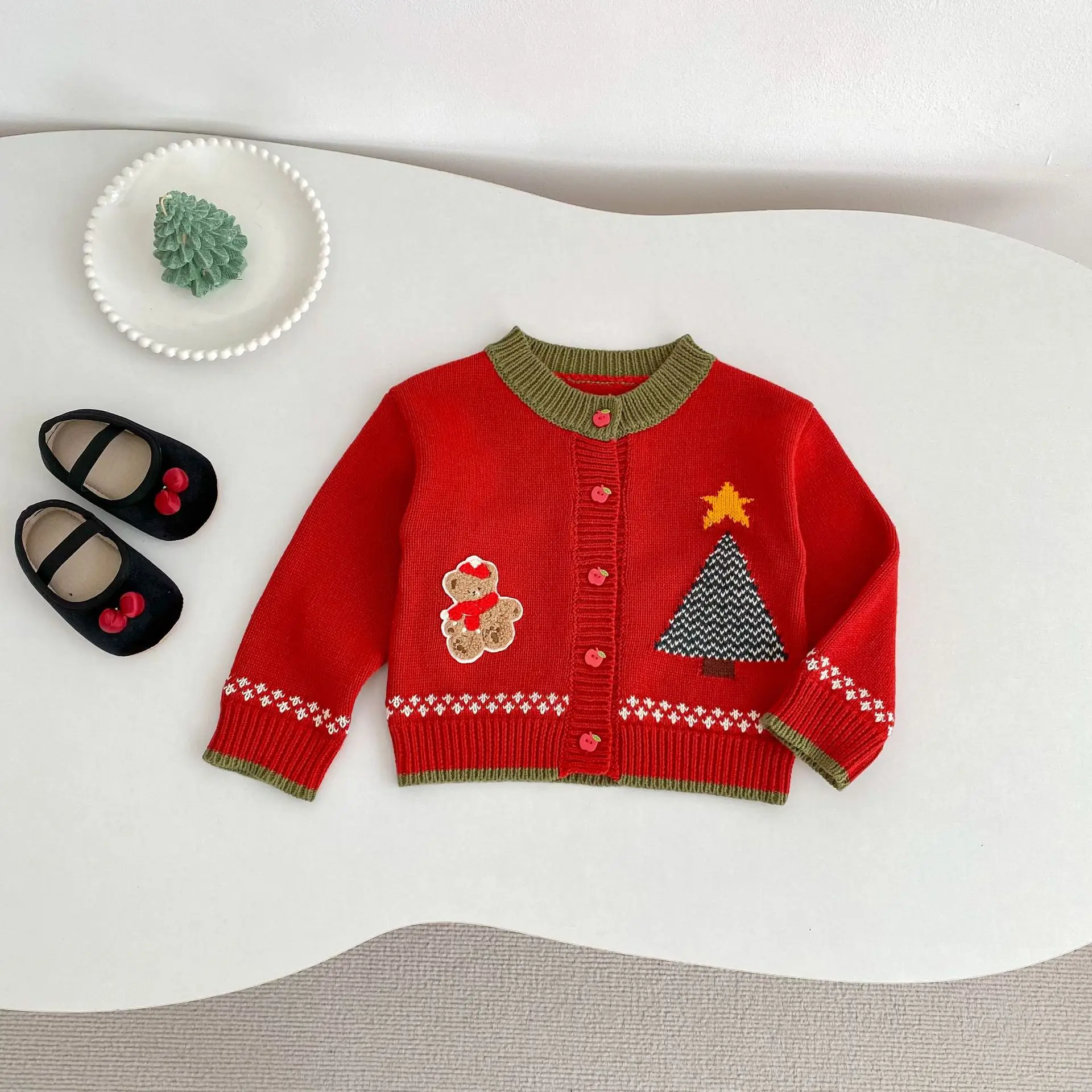 

New autumn and winter baby clothing for 0-3 years old, Christmas style baby round neck long sleeved cardigan