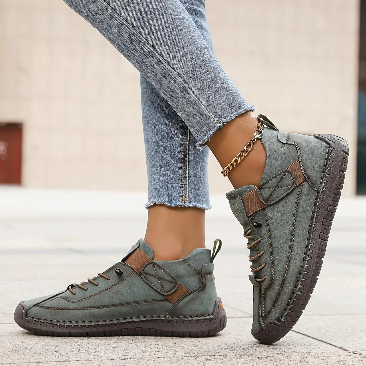 Customizable Hand-stitched Leather Shoes for Men Outdoor Light Non-slip Walking Casual Shoes Women Slip-On Driving Loafers