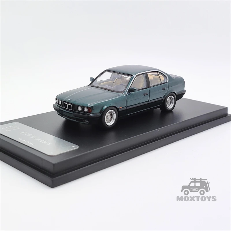 DCM 1:64 E32 Série 7/E34 Série 5 Berline limitée 799 Diecast Model Car