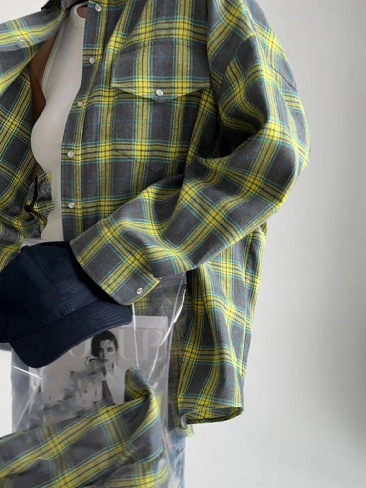 قمصان نسائية أنيقة ذات طية صدر السترة منقوشة وأكمام منتفخة واحدة الصدر قطع علوية نسائية موضة ربيع 2025 تناسب جميع ملابس الشارع النسائية