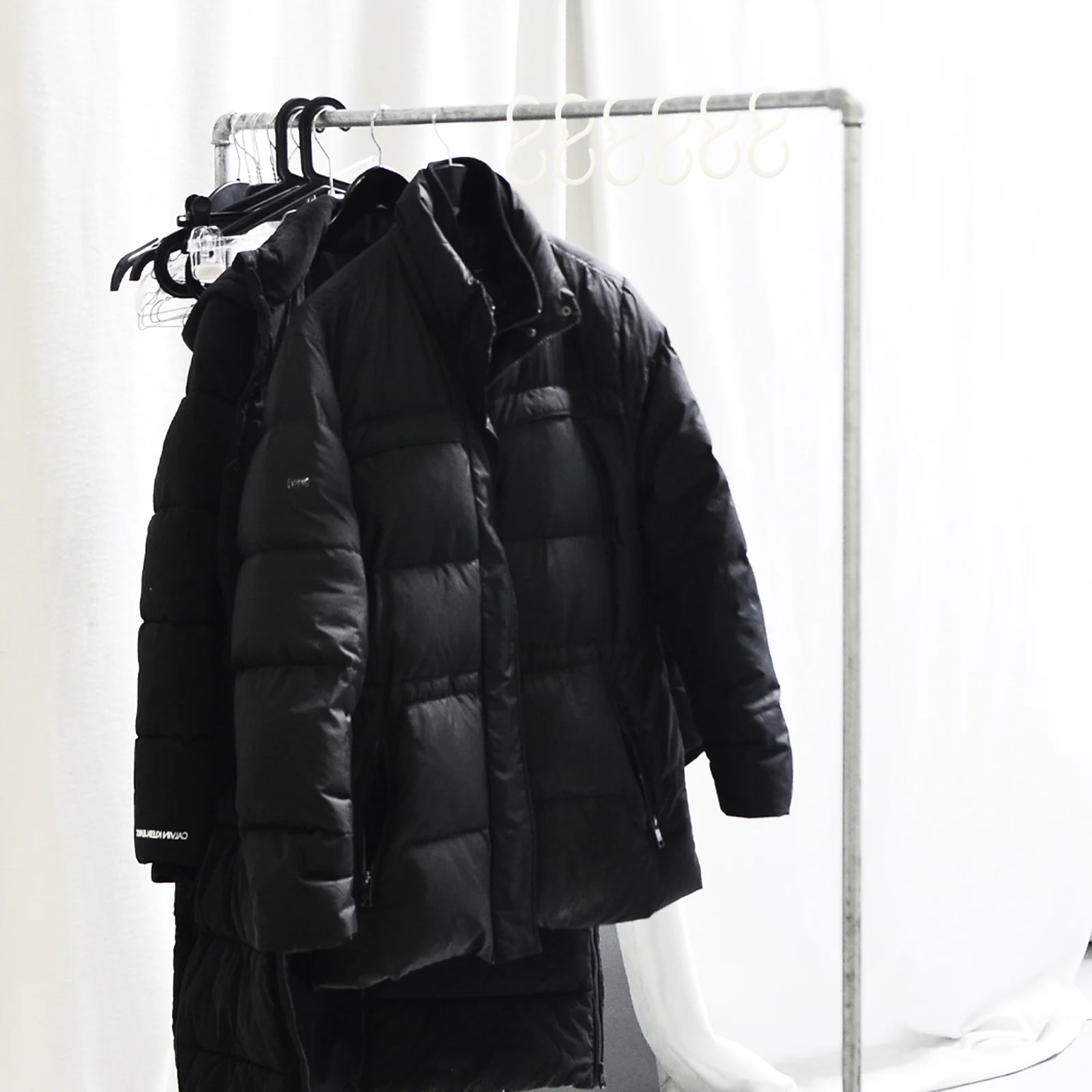 

40Pcs Hooks for Hair Ties Storage S-Shaped Plastic Hangers No Punch Needed Organizer for Scarves Belts Hats Towels Jewelry