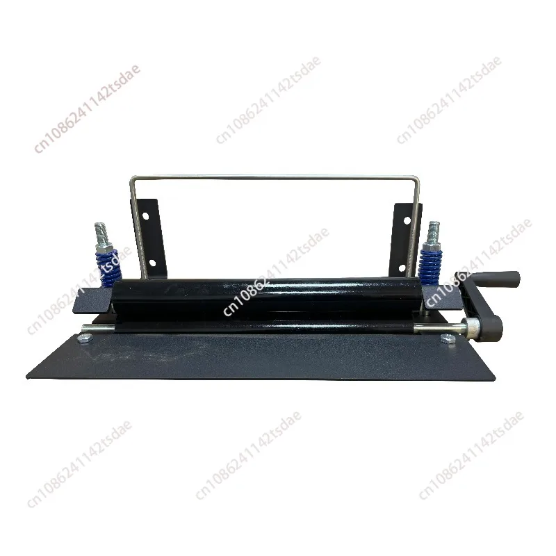 Quick-drying towel squeezer for car wash and beauty shop, which can be installed on the wall to squeeze towels and wring tools
