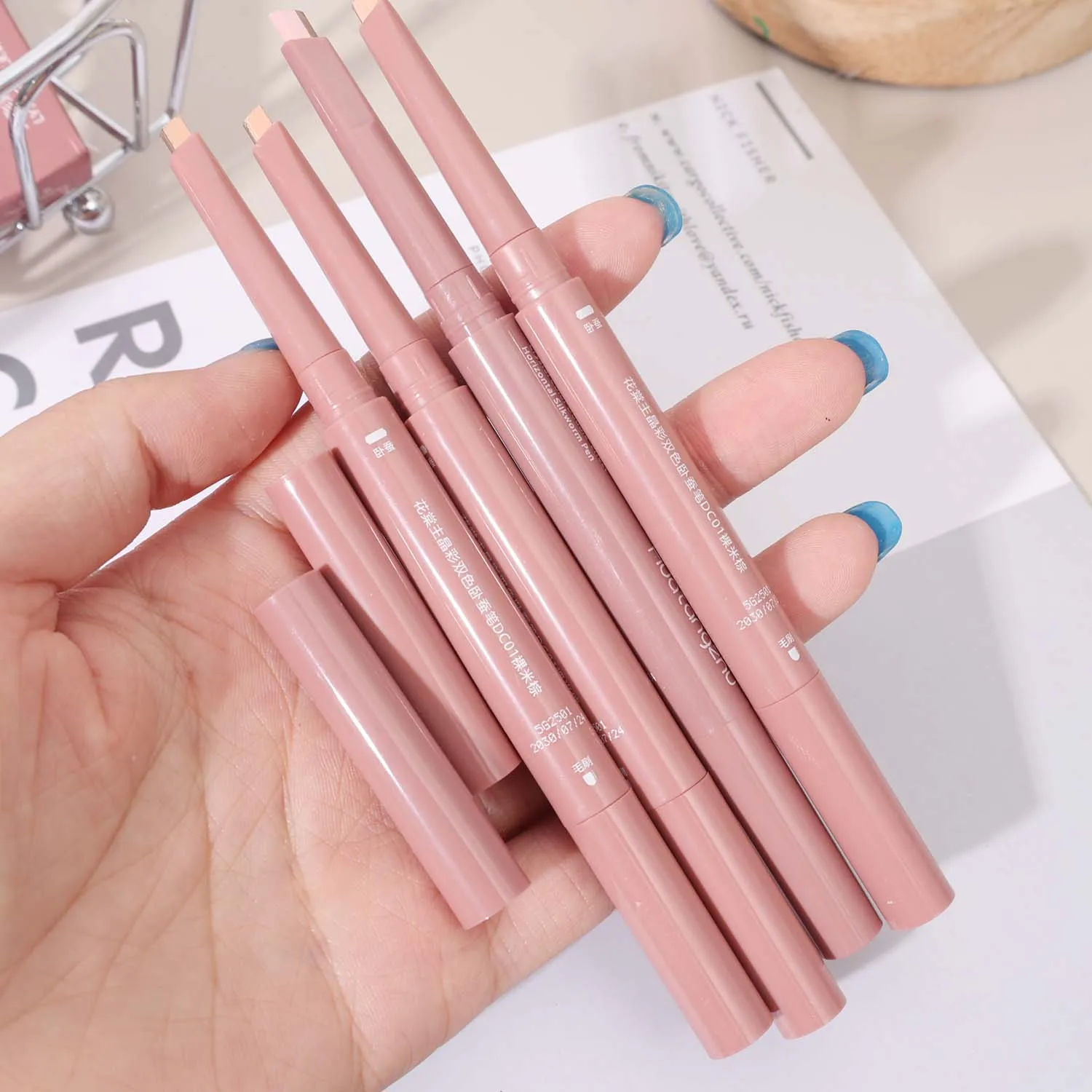 Stylo ver à soie 2 en 1, 2 couleurs, avec brosse, crayon imperméable pour paupières naturellement, surligneur d'ombre éclaircissant durable, maquillage coréen