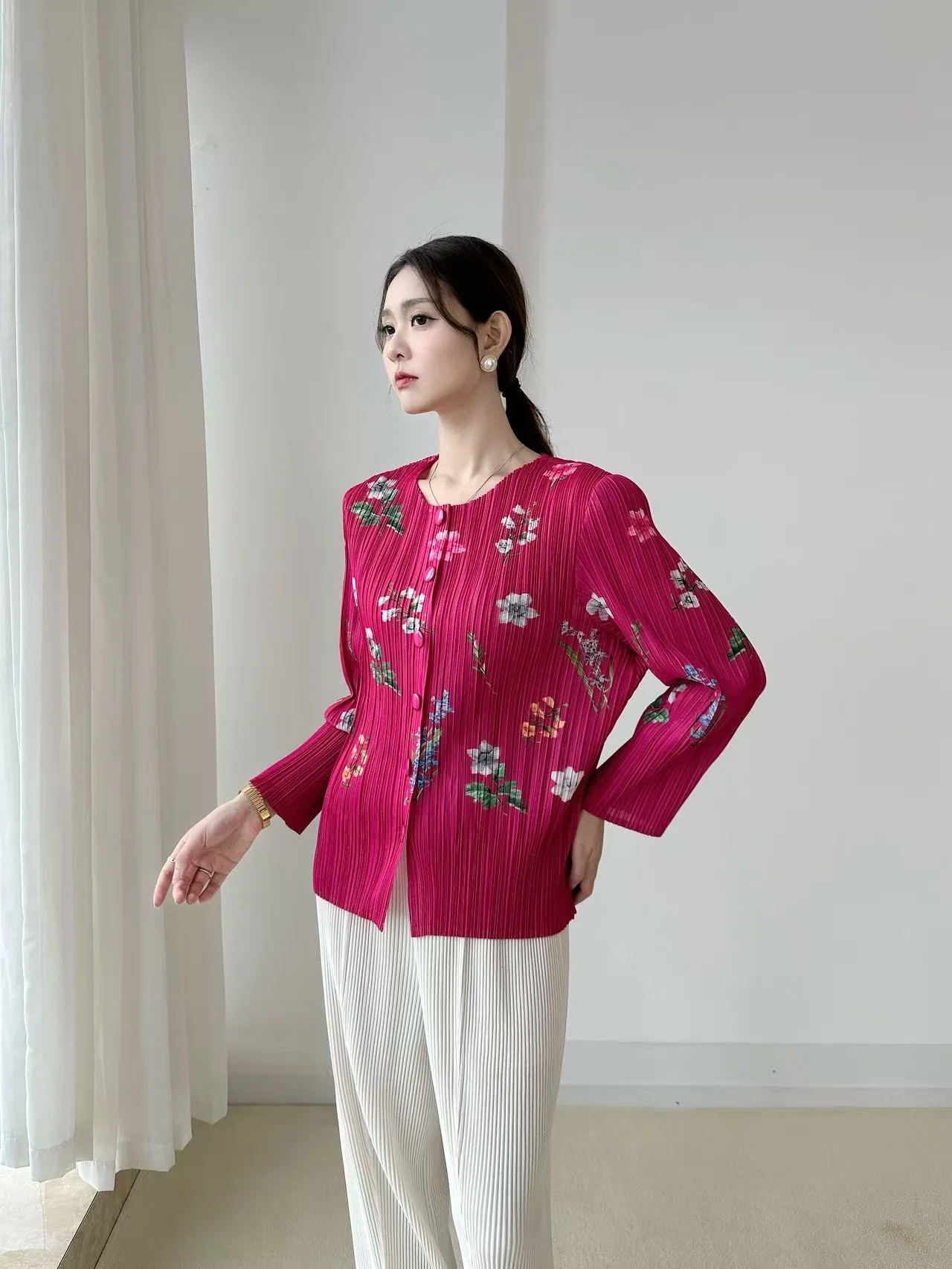 

Miyake Fold 2025 Autumn/Winter New Printed Fold Versatile Round Neck Button Series Cardigan Women's Fashion Casual Top Pleated