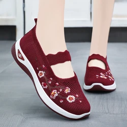 Non-slip Soft Sole Mom Sneakers Summer Breathable Mesh Embroidery Casual Shoes for Women Comfort Lightweight Flat Sneakers Women