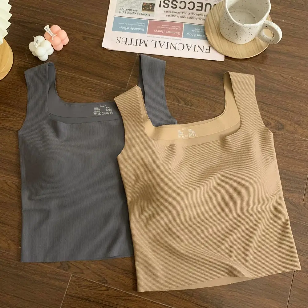 توب نسائي صيفي جديد بقصة ضيقة وياقة مربعة من الحرير الثلجي، بحمالات وبطانة صدر، تصميم قصير وعصري مناسب للارتداء اليومي #2