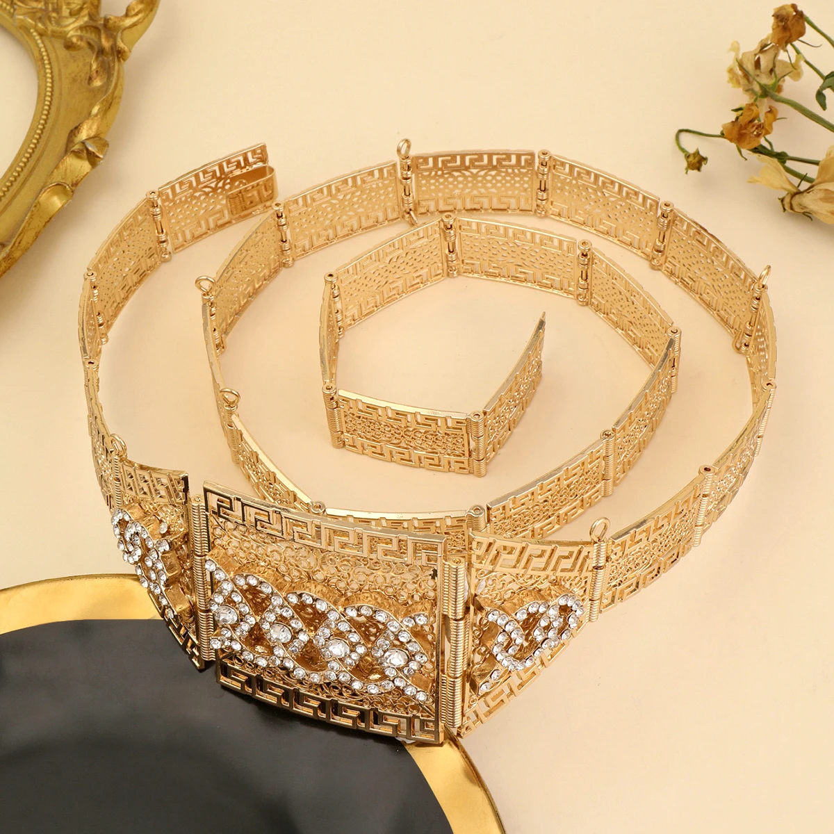 

Classic Great Wall Pattern Metal Waist Chain Hollow Diamond Design Style Women's Wedding Festival Party Exclusive Belt