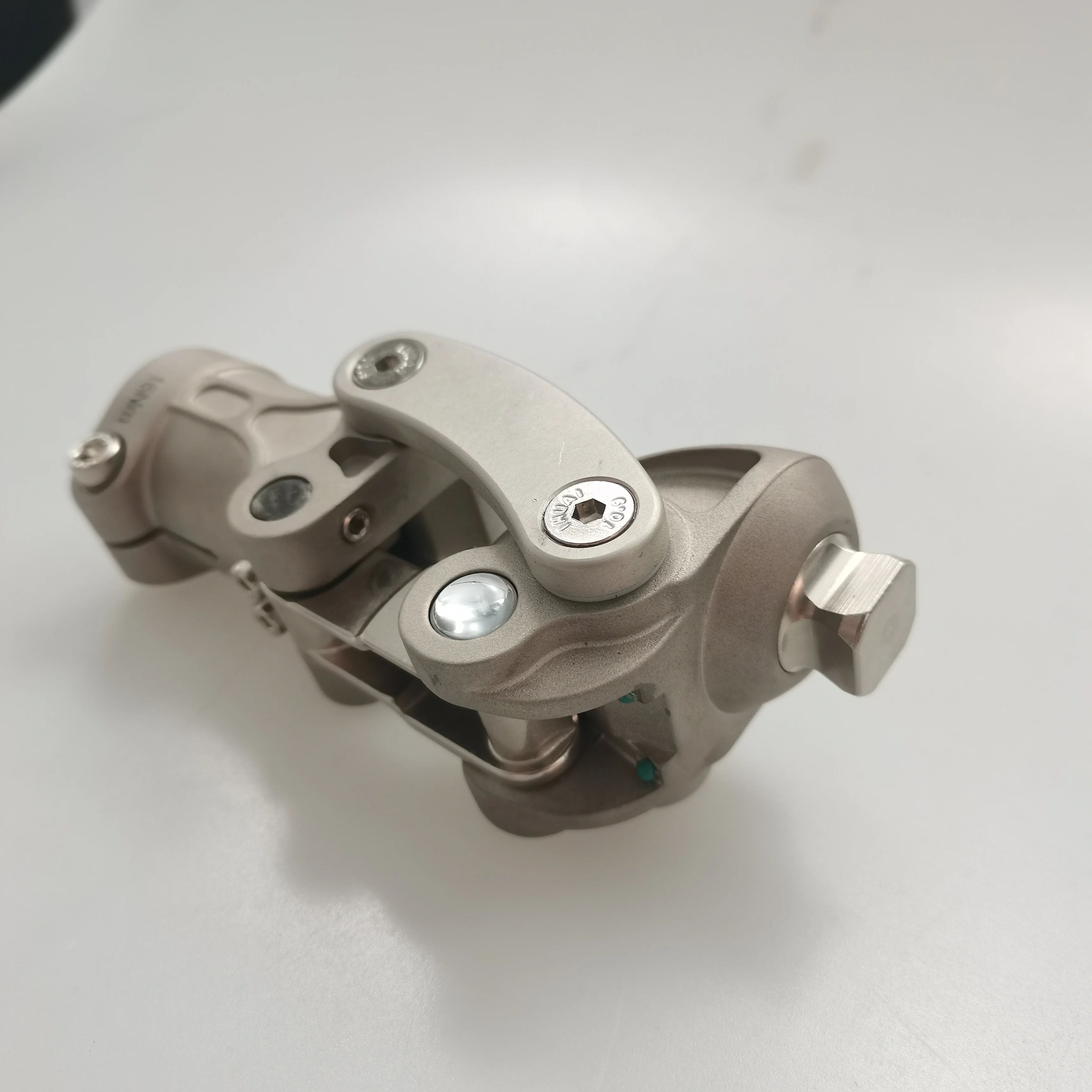 Four Bar Mechanical Knee Joint for Prosthetic Legs Orthotics for Artificial Limbs