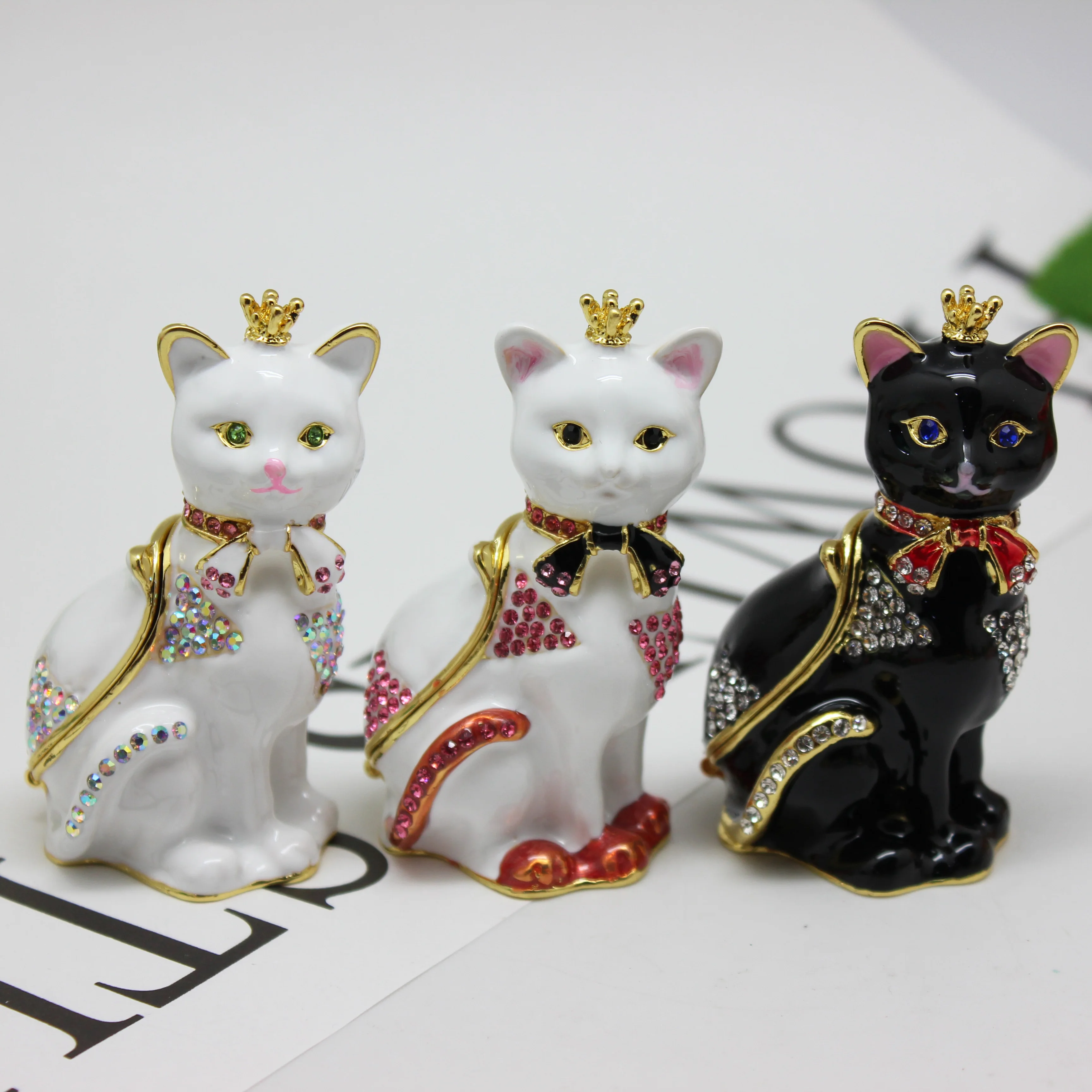 SHINNYGIFTS Hand Painted Crown Cat Enamel Trinket Box Decorative Animal Jewelry Box Hinged Figurine Home Decoration Unique Gift