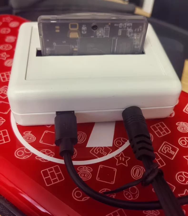 

Модифицированный настольный компьютер GBA NDSL, совместимый с несколькими картами, поддерживает контроллер Bluetooth, выход CVBS для телевизора, источник питания типа C