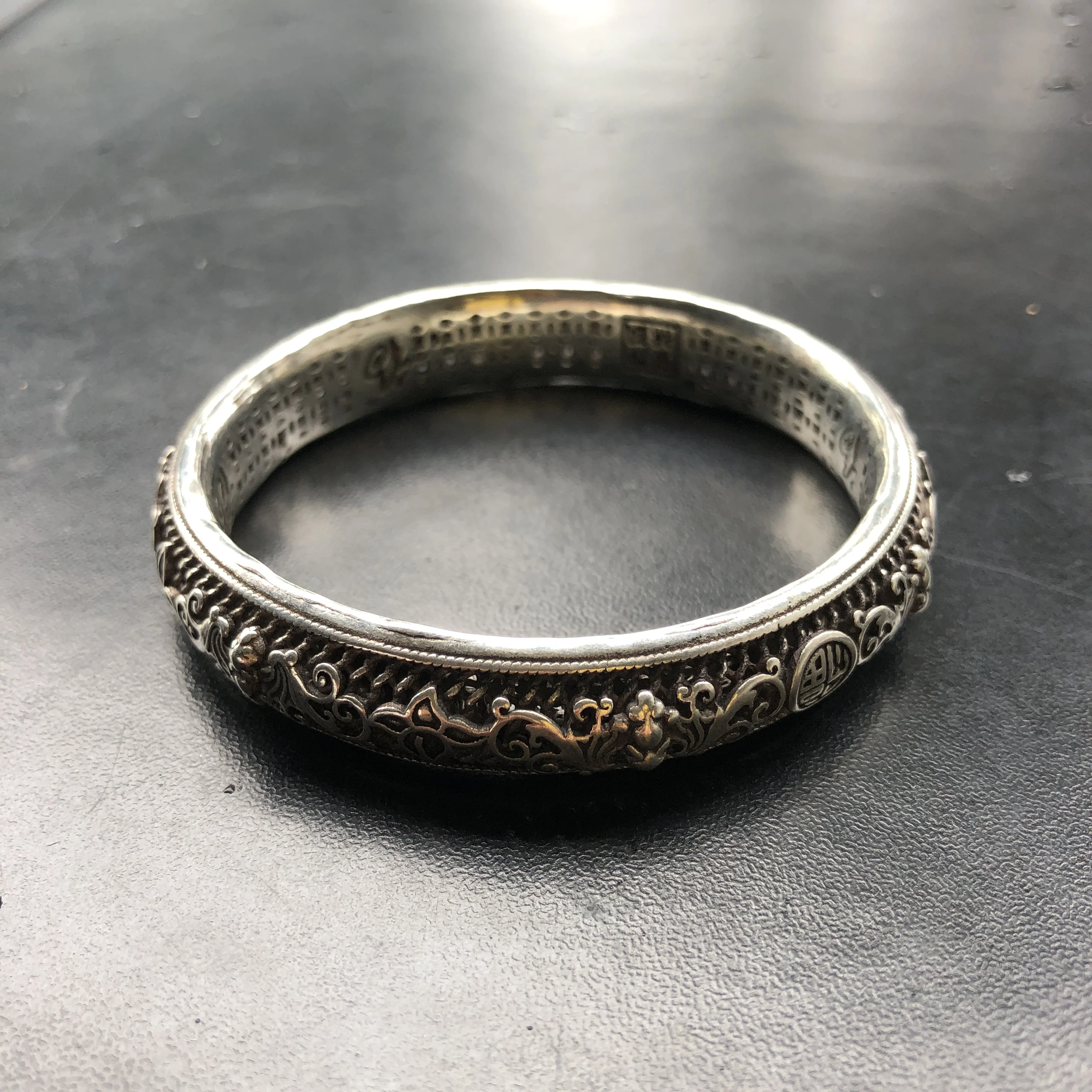 Vintage Chinese Fu Character Filigree Hollow Bangle Antique Silver Tone Openwork Relief Wrist Bracelet Ethnic Handmade Jewelry