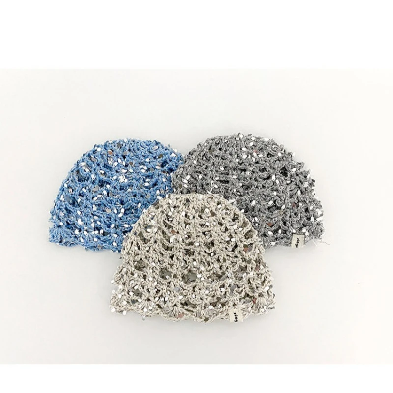 Koreanische handgemachte gehäkelte, hohle, mit Pailletten verzierte Pullover-Mütze für Damen, Sommer- und Herbst-Kuppelmütze, atmungsaktive Strickmütze. – Detail 5