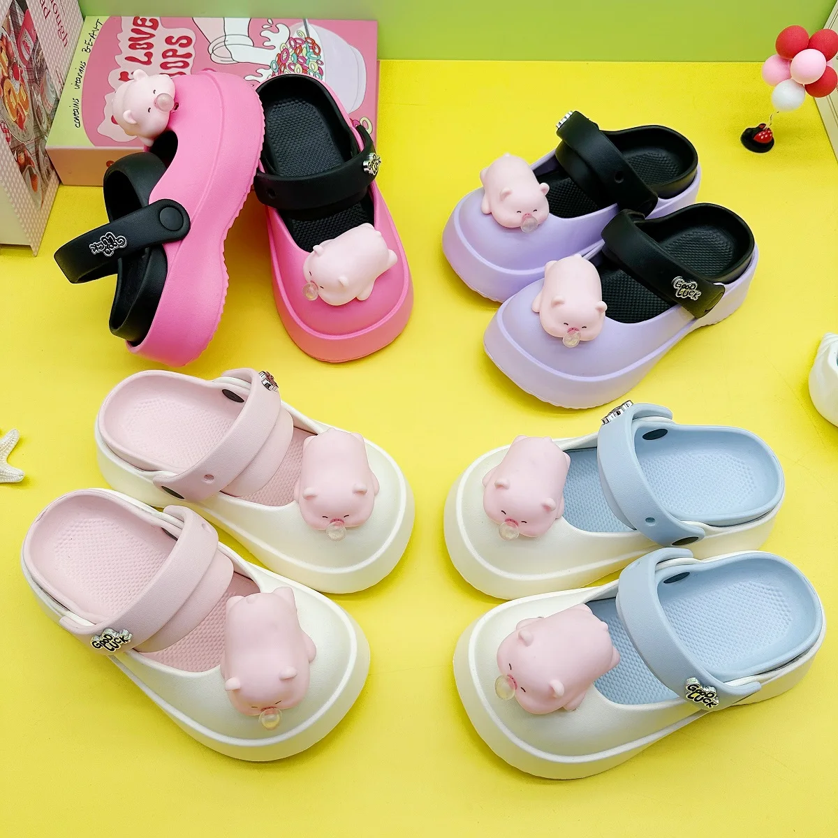 

New Cartoon Bubble Piggy Girls' Clogs for Outdoor Wear, Fashionable Slippers, Non-Slip Height-Increasing Closed-Toe Shoes 600