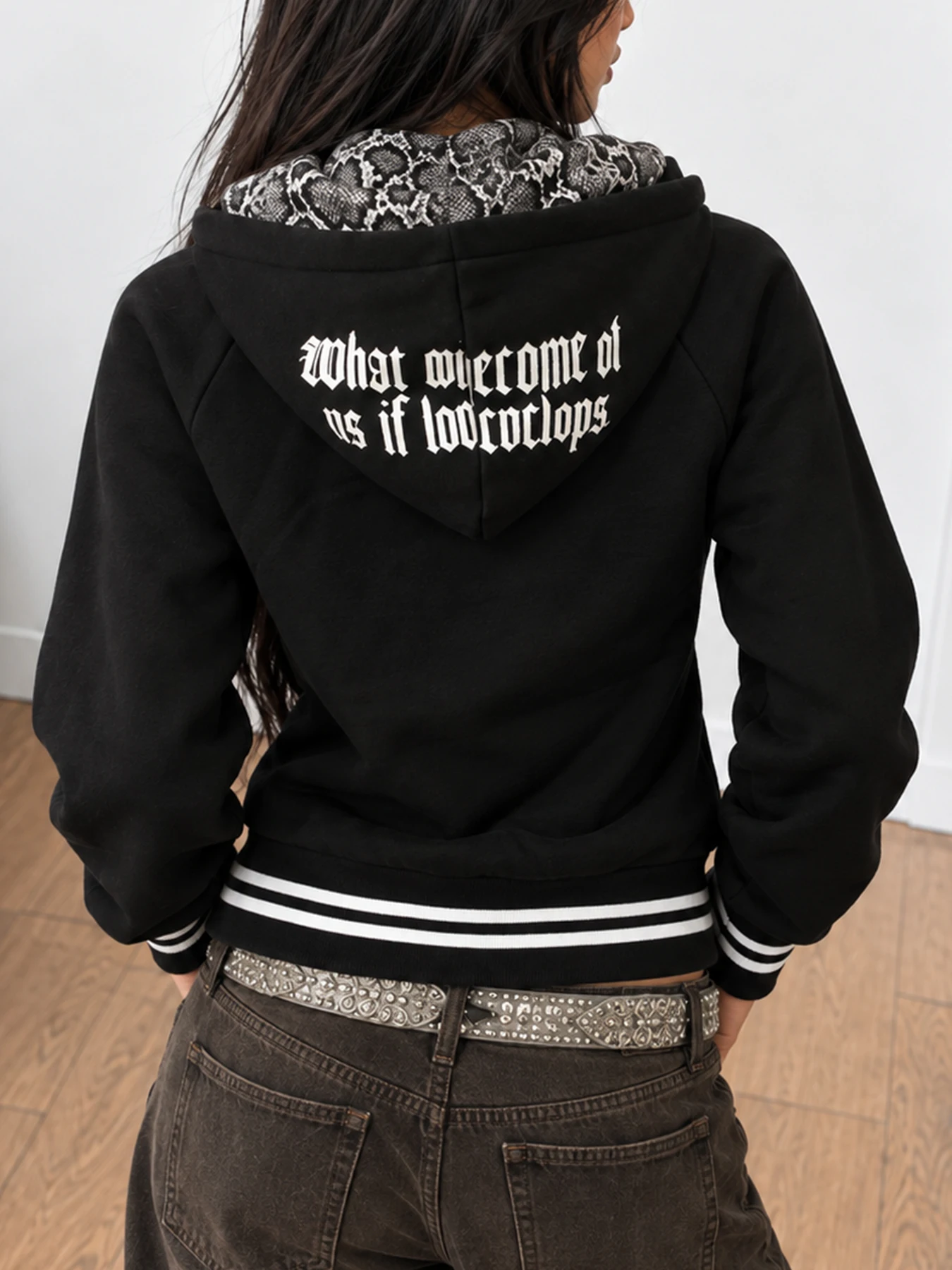 Y2K Grunge Women Zip Hooded Coat Snake Pattern Inner Lining Skull Cross Bone Print Striped Hem Long Sleeve Street Cropped Jacket