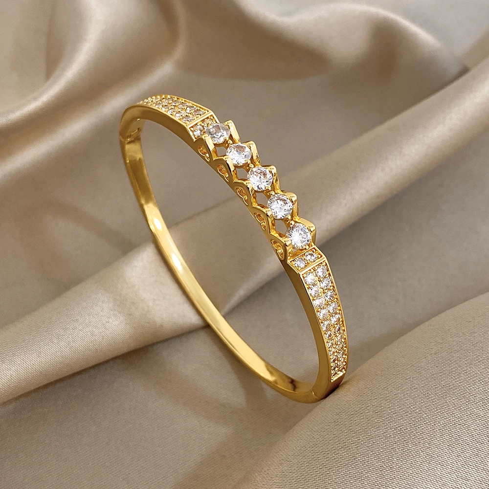 

Freetry Luxury Sparkling Rhinestone Round Bangle Bracelets for Women Retro Geometric Irregular Golden Spring Bangle Jewelry Gift