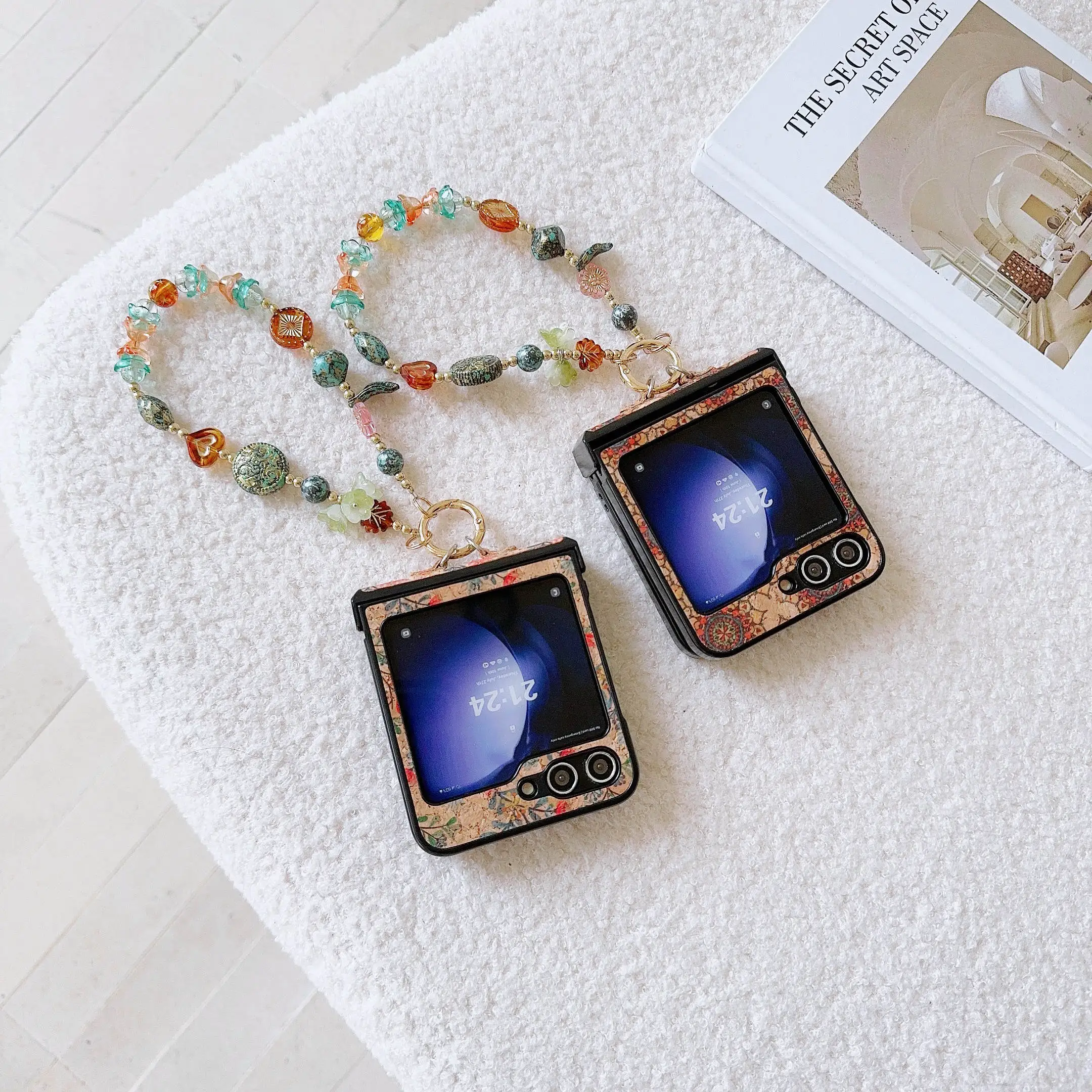 Retro floral prints Wrist Chain Strap PU Leather Cover with Glitter Bead Bracelet For Samsung Galaxy Z Flip 6 5 4 3 Phone Case