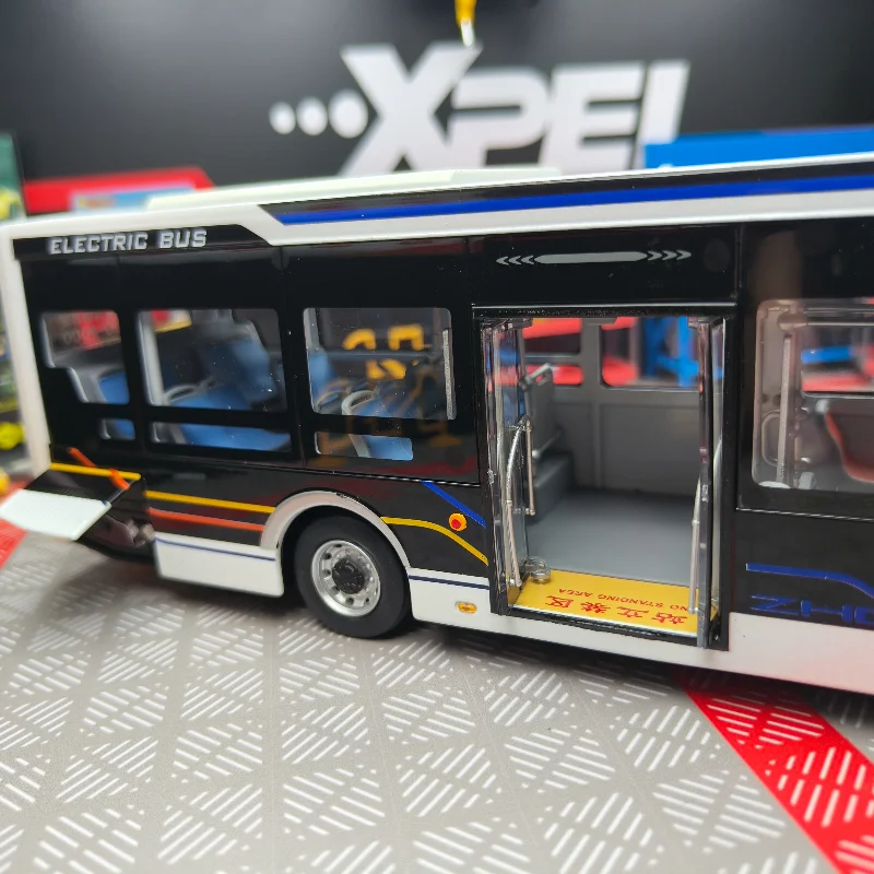 دييكاست 1:42 مقياس LCK6126EVGRA1 مدينة كهربائية نقية سبيكة حافلة نموذج تحصيل لعبة هدية تذكارية عرض حلية