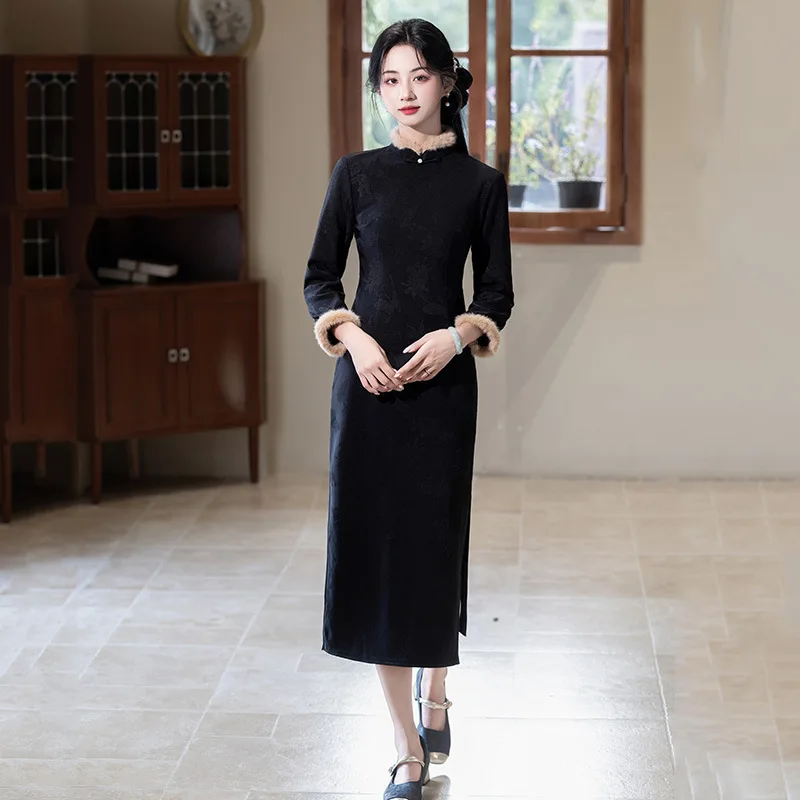 

Новое улучшенное Cheongsam в китайском стиле, новинка 2025, осенне-зимнее черное бархатное платье с длинными рукавами Qipao