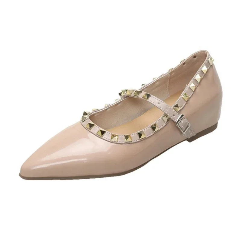 

Rivet ladies' evening shoes, Mary Jane high heels, pointed toe, shallow mouth, absolutely elegant beauty