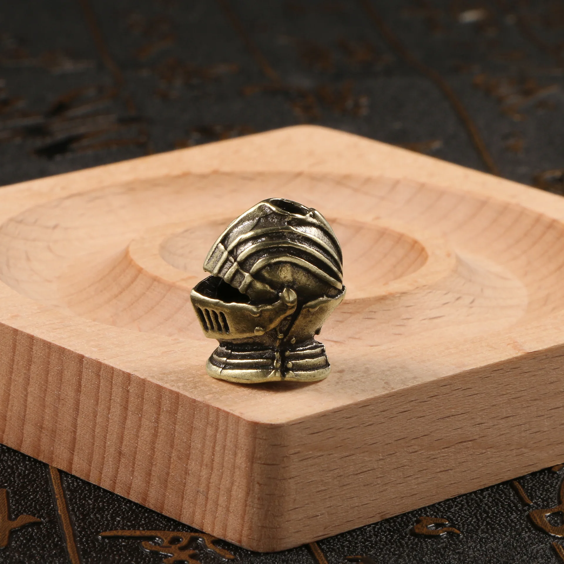 تماثيل خوذة فارس نحاسية عتيقة ، قلادة سلسلة مفاتيح سهلة الاستخدام ، قلادة حبل ، ديكور مكتب نحاسي ، هدية إكسسوارات منزلية #4