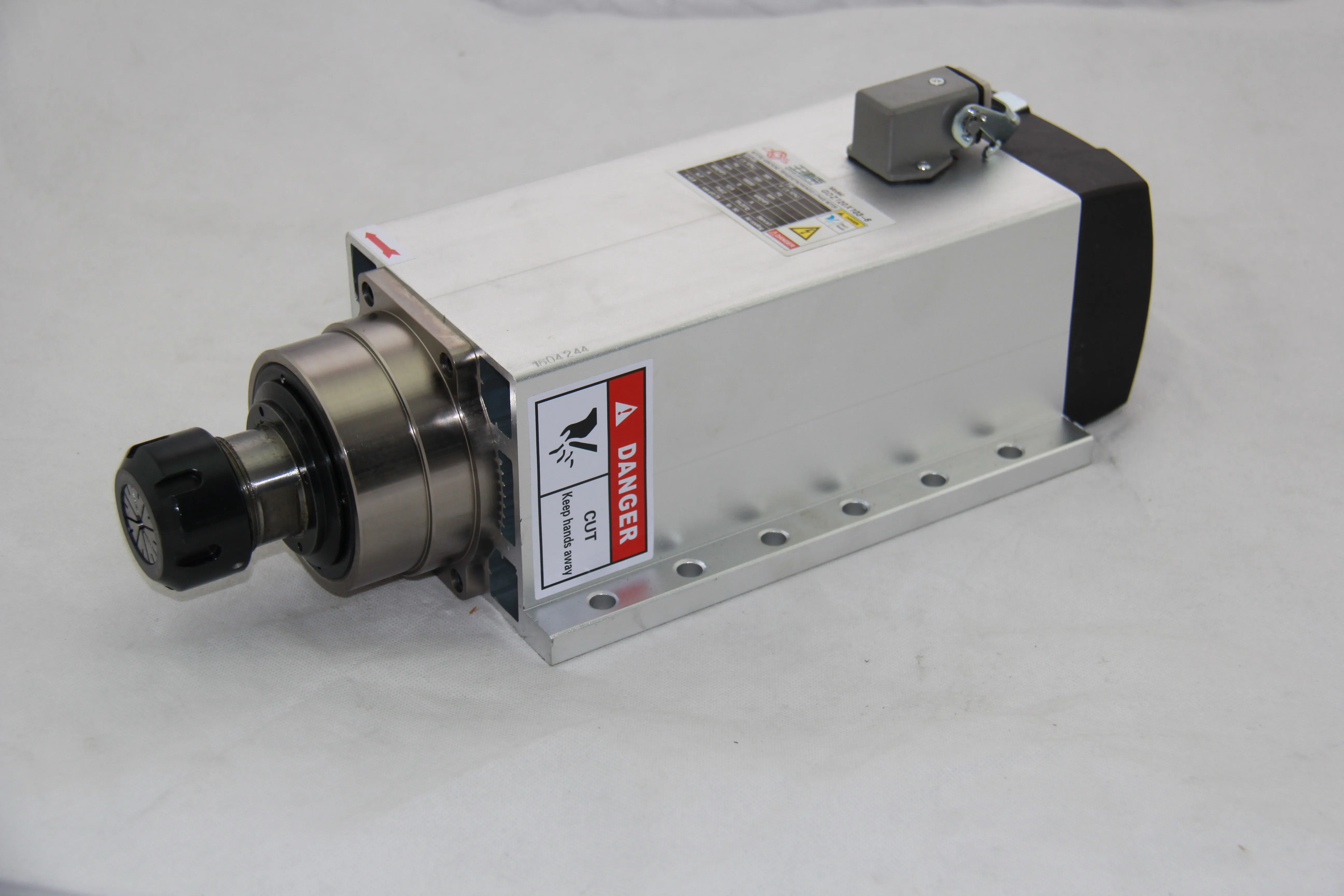 Dafei 6KW Flange Type Air-Cooled Spindle, 18000 RPM High Precision CNC Engraving Machine Spindle Motor