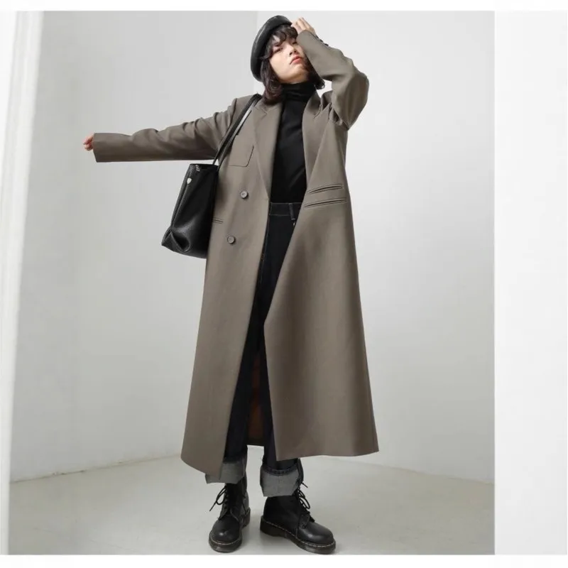 

A new fashionable mid-length women's suit with stylish and elegant style